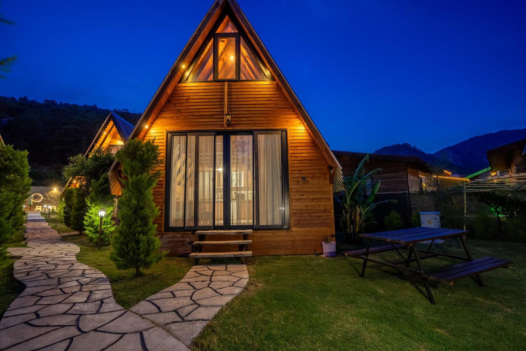 Karaoez Sapphire Bungalows Kumluca Esterno foto